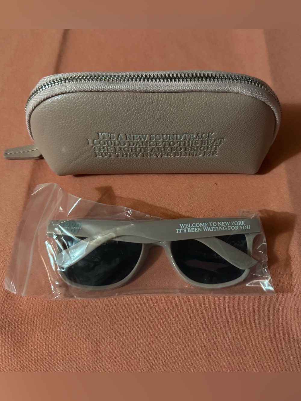 Taylor Swift 1989 Welcome To New York Pink Sunglasses NIB And Zip Case